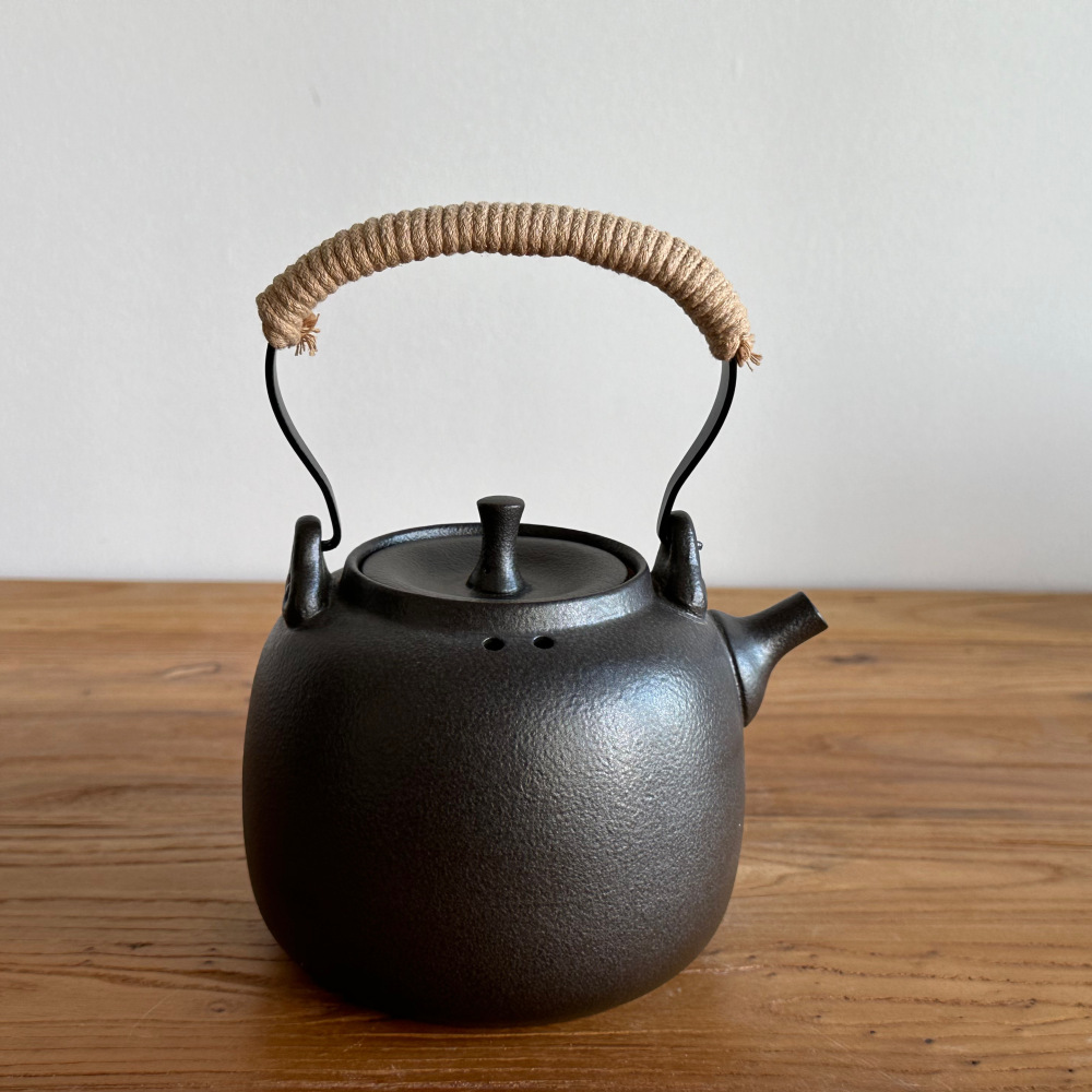 800ml Matte Black Rounded Stoneware Teapot with Hemp-Wrapped Handle, Stovetop Safe Wabi Sabi Rustic Tea Kettle for Tea Ceremony & Daily Use