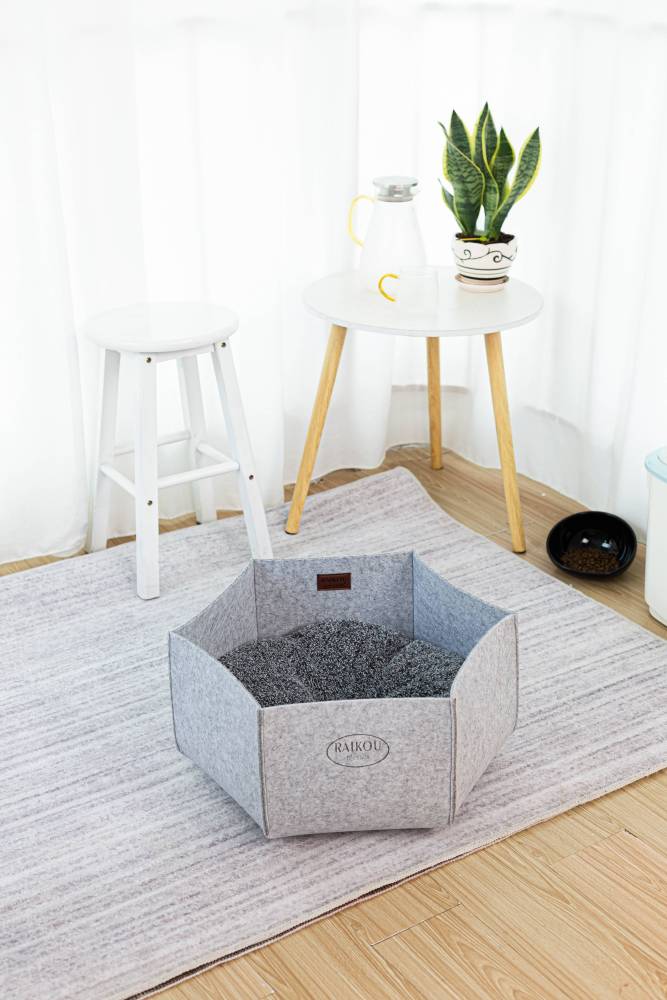 Katzenkorb aus Filz inkl. Kissen. Kuscheliger Rückzugsort und Katzenbett Katzennest, Filzbett, Filzkorb, Haustierbett (HellGrau)