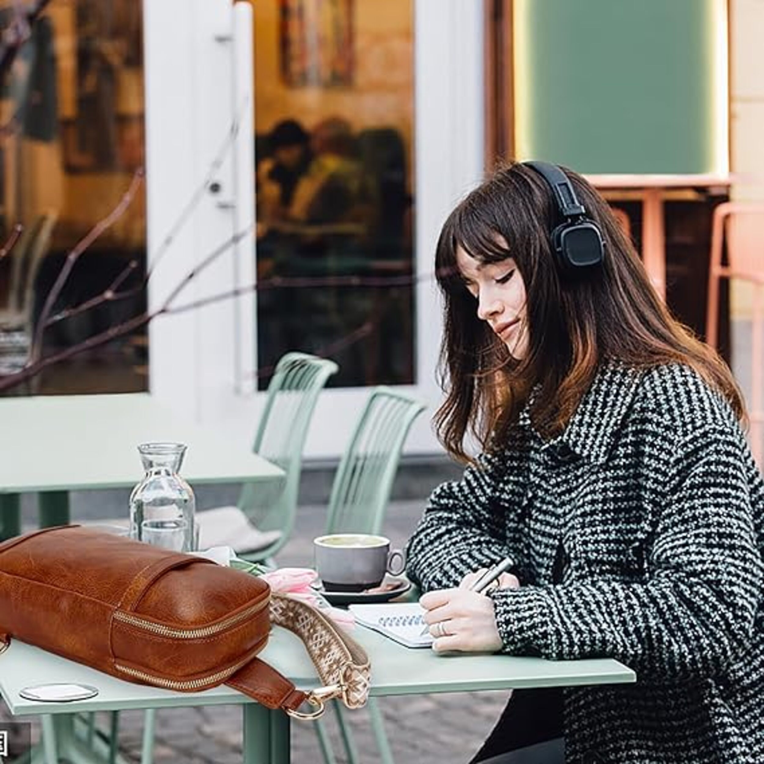 Damen Brusttasche – Stilvolle und praktische Schultertasche für Reisen, Wandern, Radfahren & Shopping