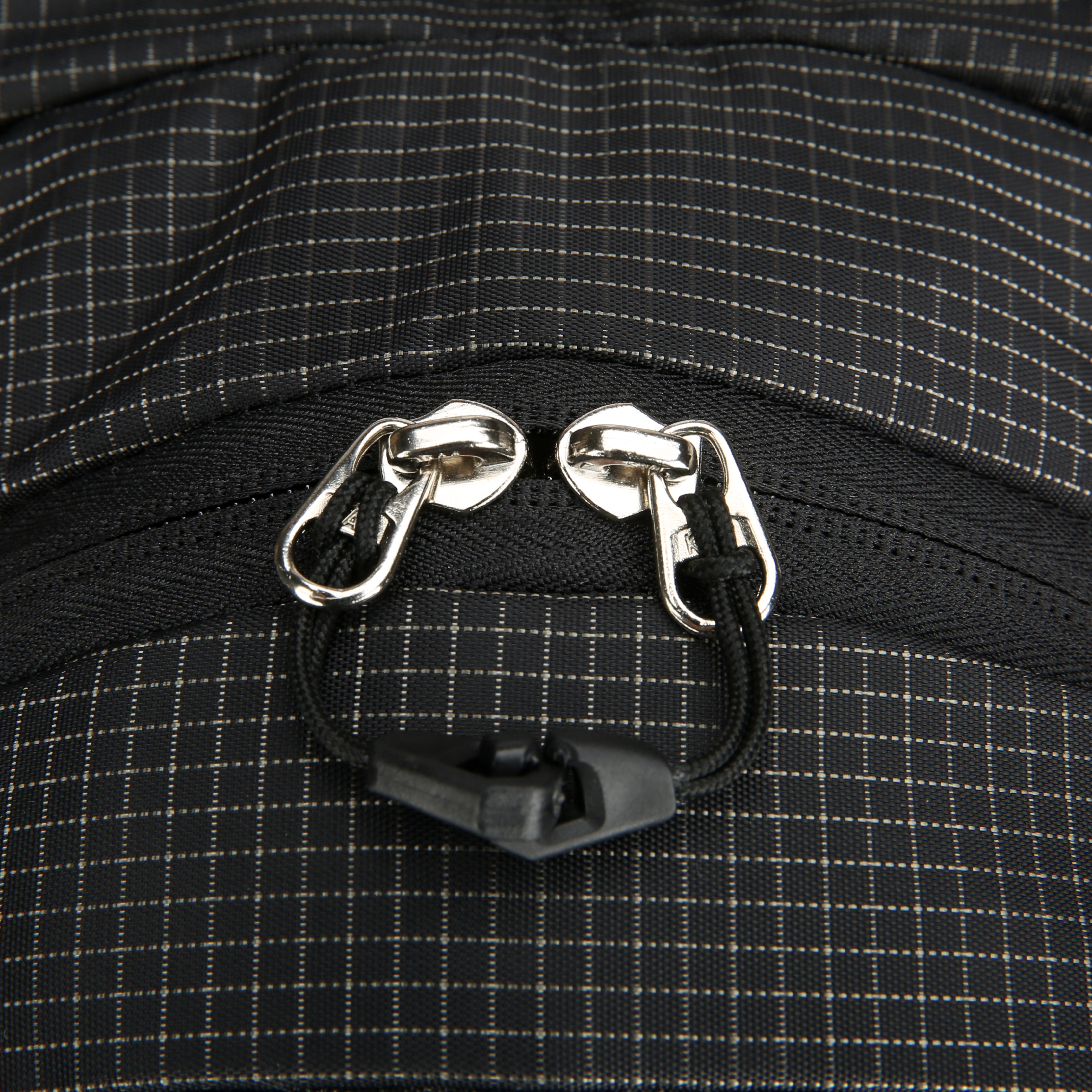 18L Laufweste für Damen und Herren, ultraleichter and wasserabweisender Fahrradrucksack (40 × 25 × 3,9 cm) mit Notfallpfeife, reflektierenden Streifen, Halterung für Trinkschlauch