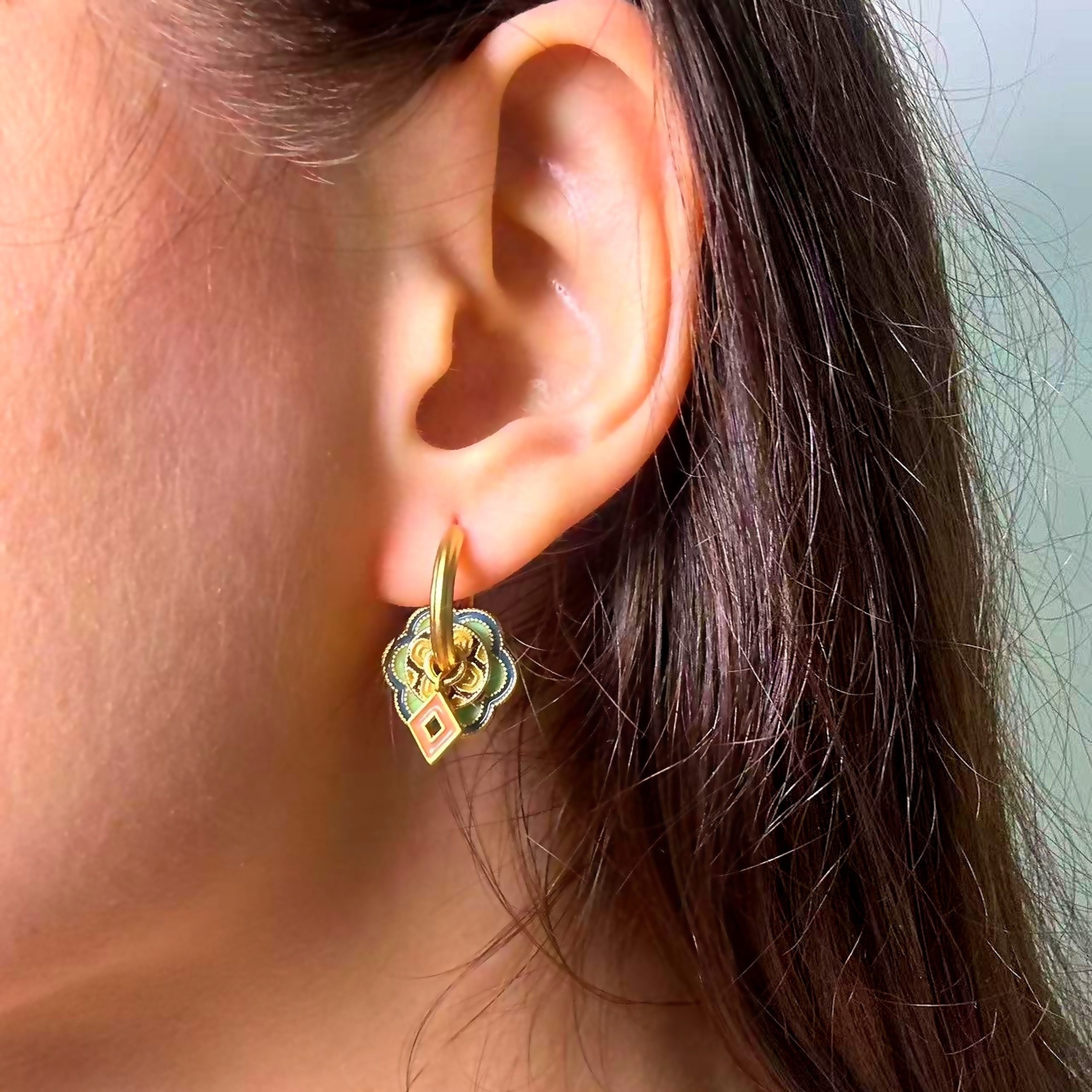 Abnehmbare Kupfer Ohrringe vergoldet Damen – Emaille Design