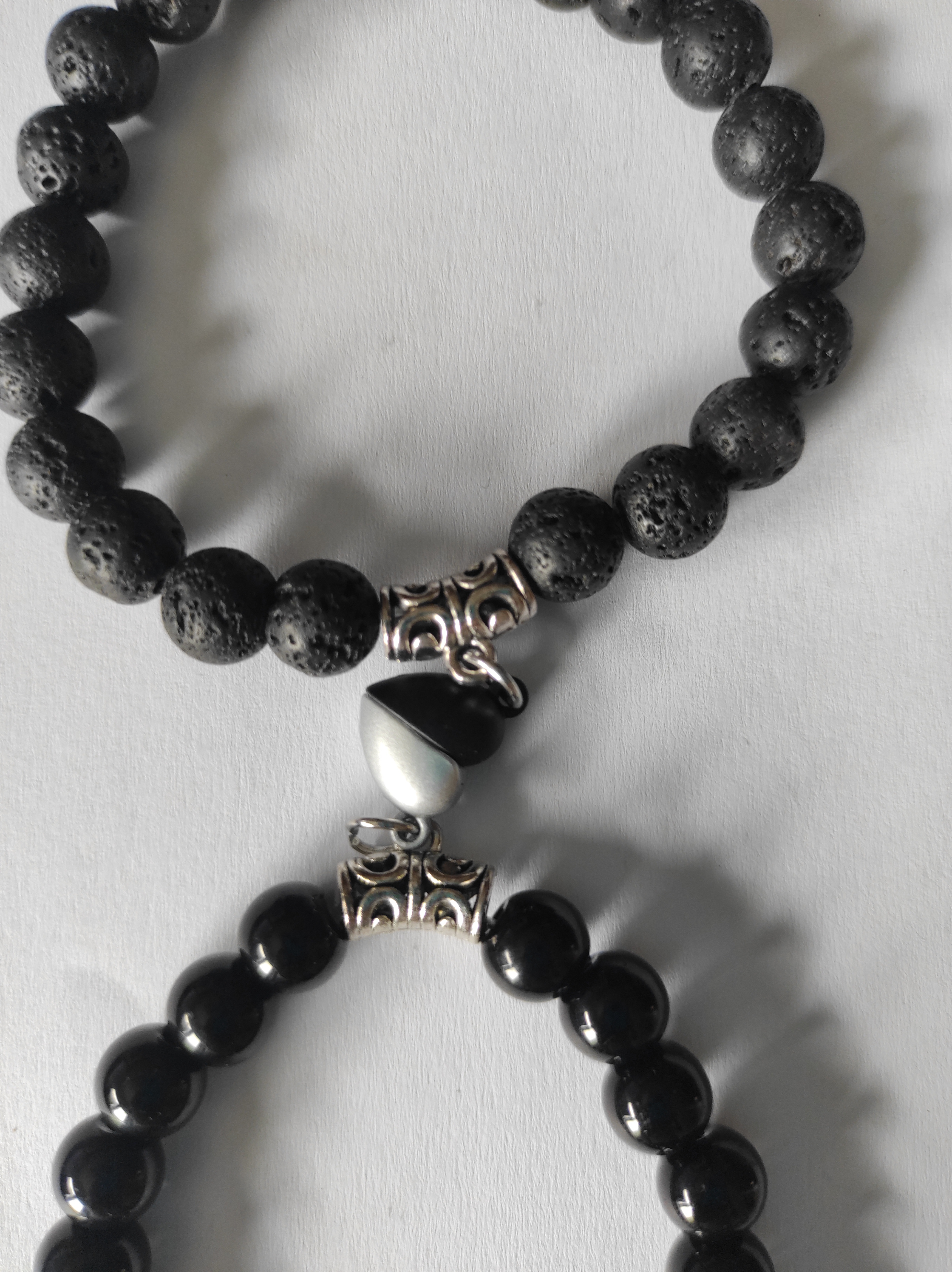 Armband mit Edelstahl-Kreuz – 8mm Matte Onyx Perlen, elastisches Gummiband