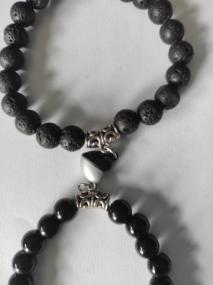 Armband mit Edelstahl-Kreuz – 8mm Matte Onyx Perlen, elastisches Gummiband