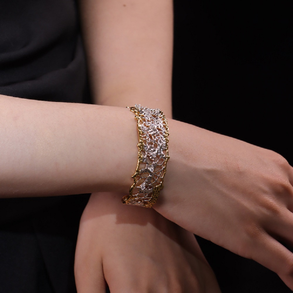 Armband Handgefertigter Armreif aus Bronze mit Zirkonia