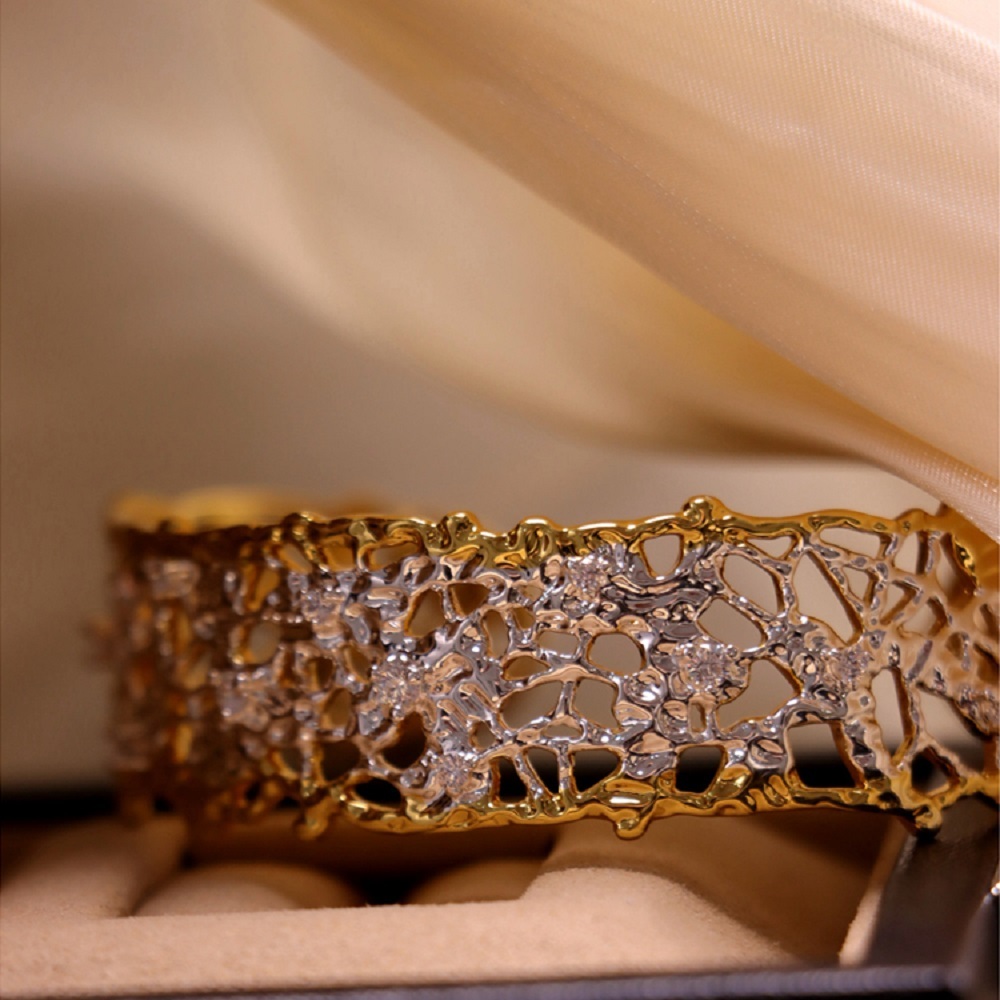 Armband Handgefertigter Armreif aus Bronze mit Zirkonia
