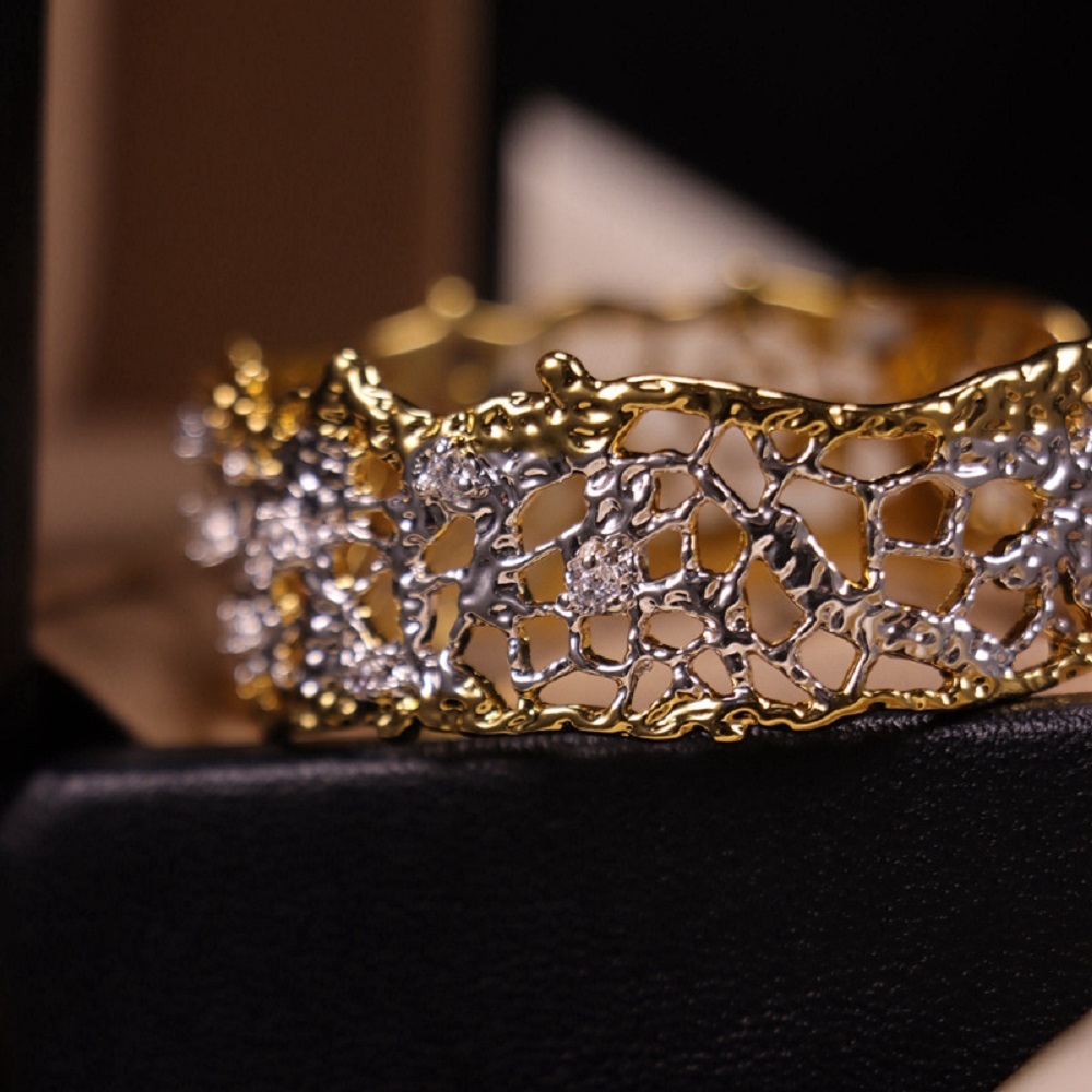 Armband Handgefertigter Armreif aus Bronze mit Zirkonia