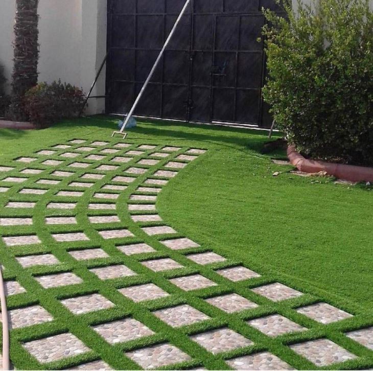 Close-up of UV-resistant artificial grass fibers showing realistic multi-tone thatch.