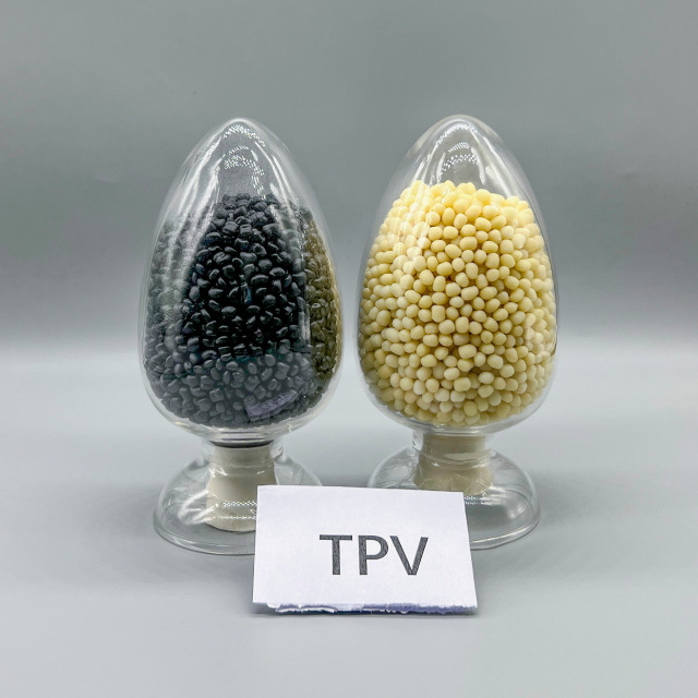 Matériau TPV de haute qualité utilisé pour les câbles de connexion des batteries automobiles.