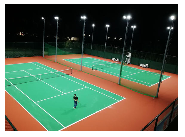Demonstration of excellent UV resistance on a seamless acrylic outdoor court surface.