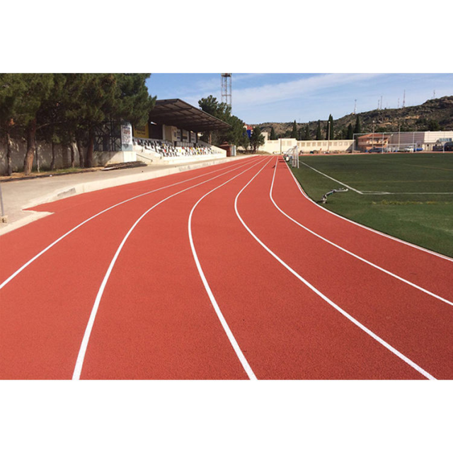 Installation professionnelle d'une piste de jogging en tartan certifiée IAAF dans un stade scolaire.