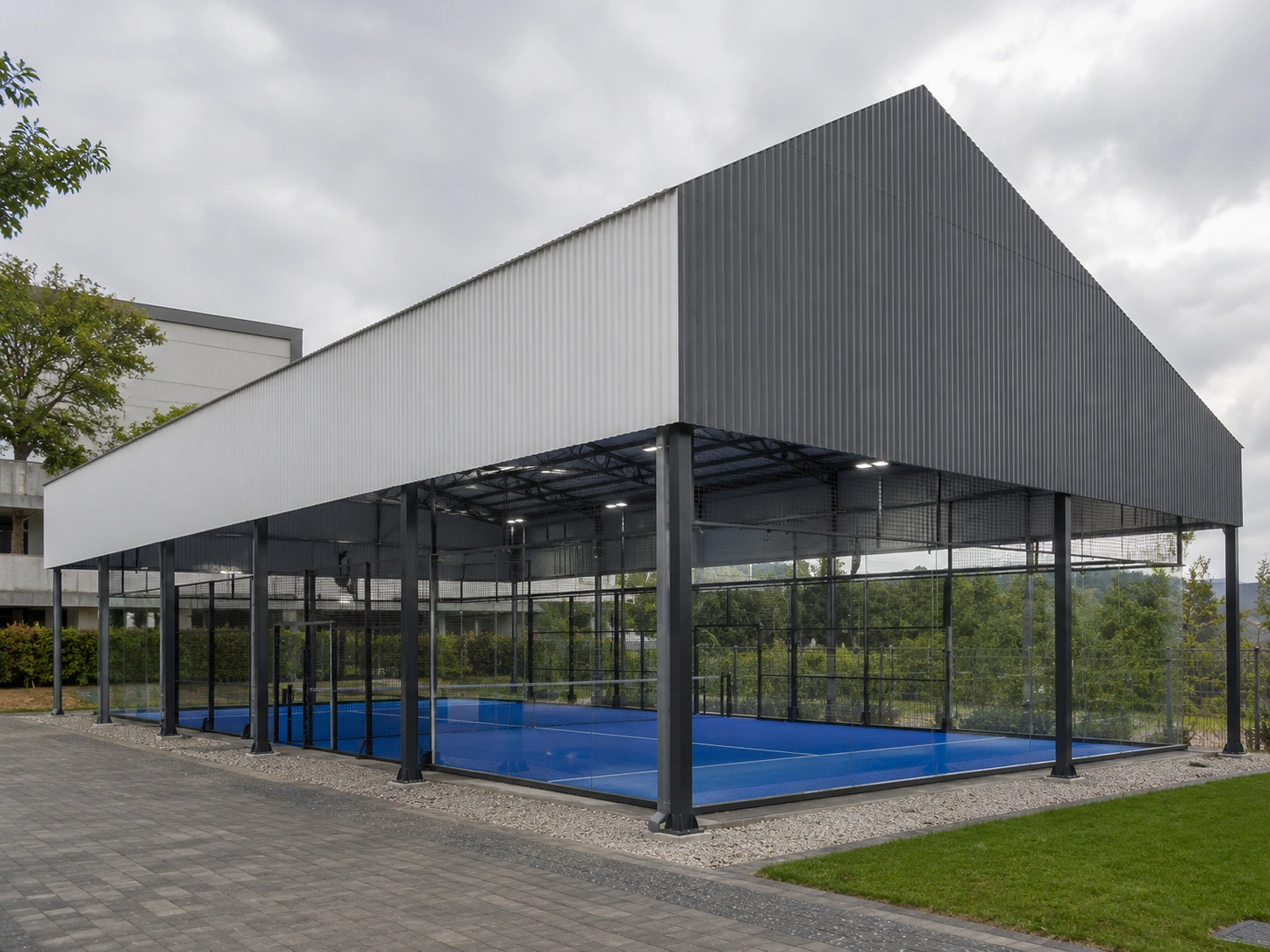 Roofed Padel H010R full court overview with steel frame and PVC roof