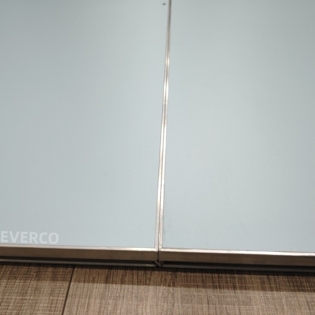 Cam-Lock Light Blue Waterproof Dance Floor – Soft pastel blue for outdoor weddings and garden parties.