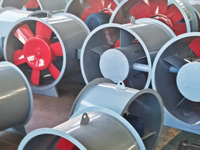 مروحة التدفق المحوري للقناة