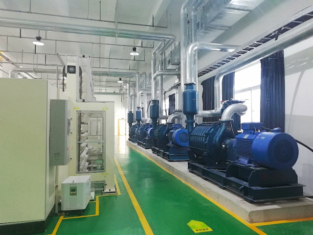 منفاخ طرد مركزي متعدد المراحل