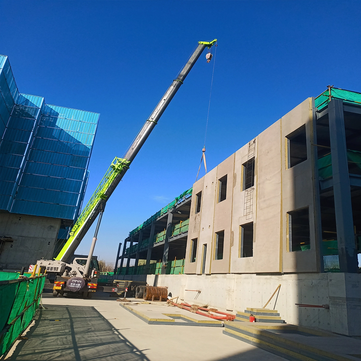 Portal frame steel structure and factory envelope