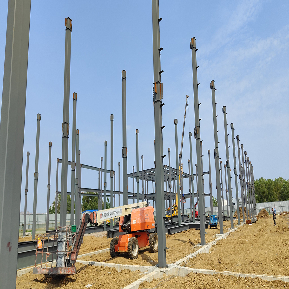 حلول الهندسة والمشتريات والإنشاءات للمصانع الصناعية