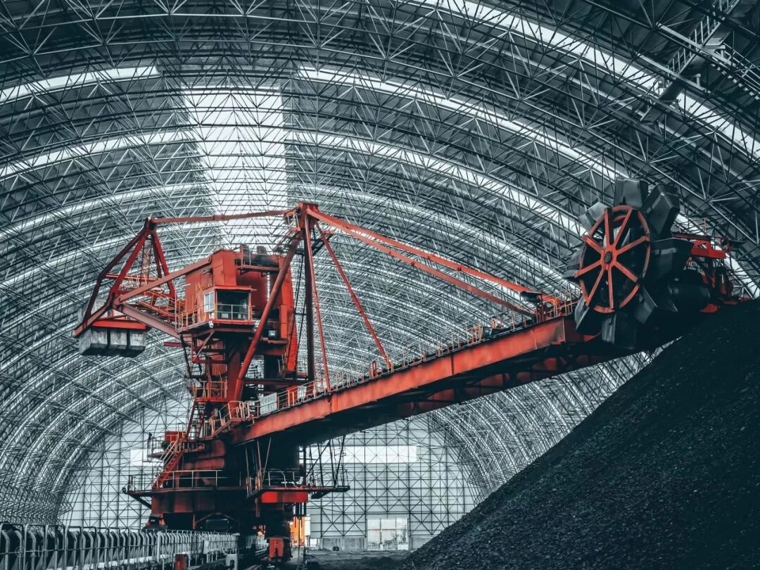 Bridge crane inside a large steel roof structure on an industrial project