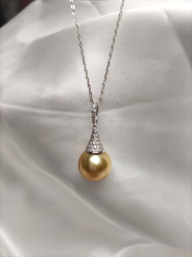 18k Gold 13mm South Sea Pearl Pendant necklace