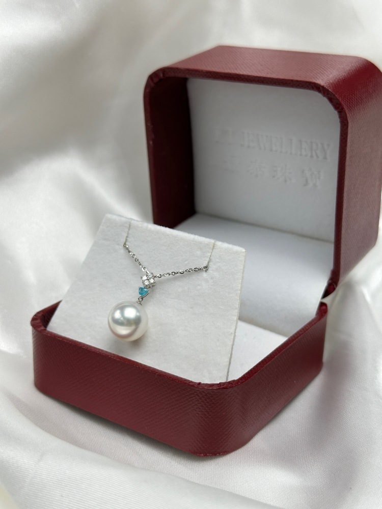 18k Gold 11.7mm Australian South Sea White Pearl Pendant necklace with a certificate from the Pearl Science Laboratory