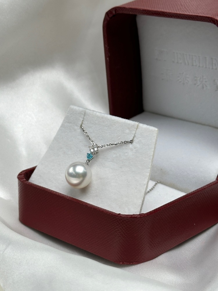 18k Gold 11.7mm Australian South Sea White Pearl Pendant necklace with a certificate from the Pearl Science Laboratory