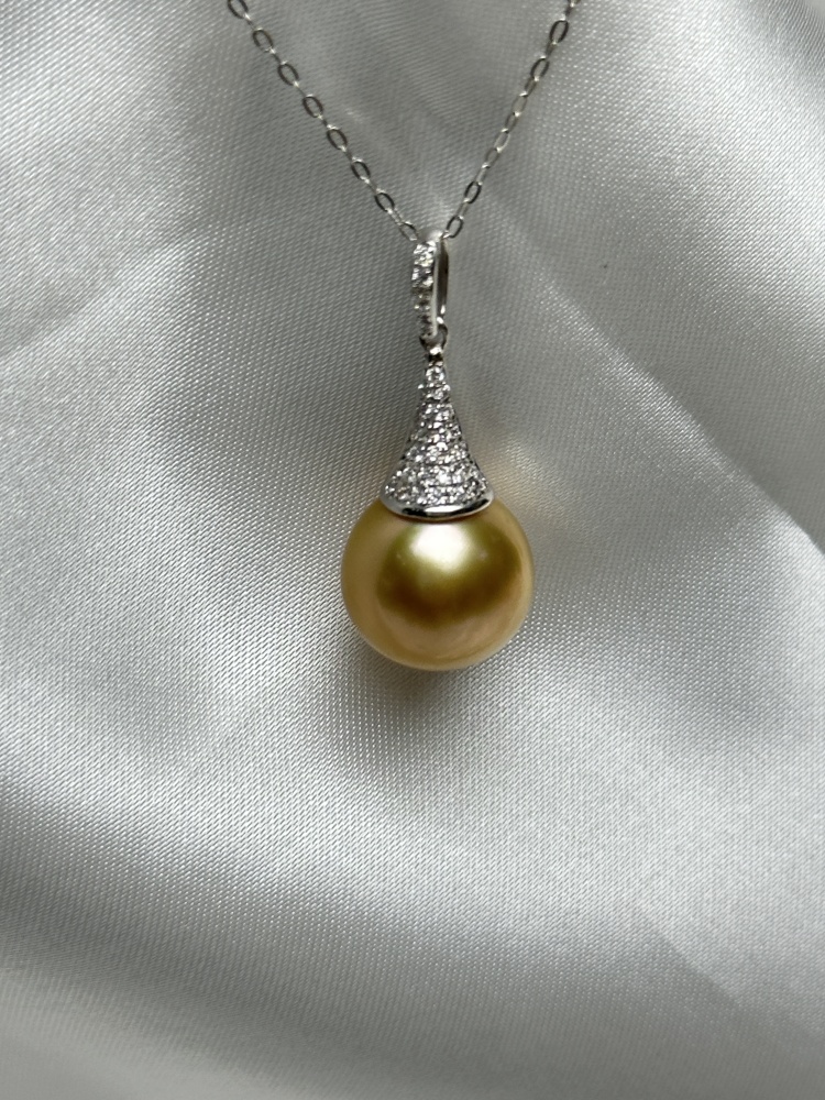 18k Gold 13mm South Sea Pearl Pendant necklace