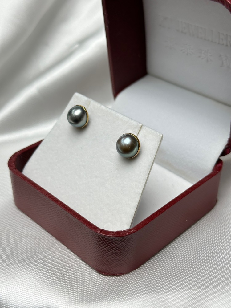 18k Gold 10mm Tahitian Black Pearl Stud Earrings