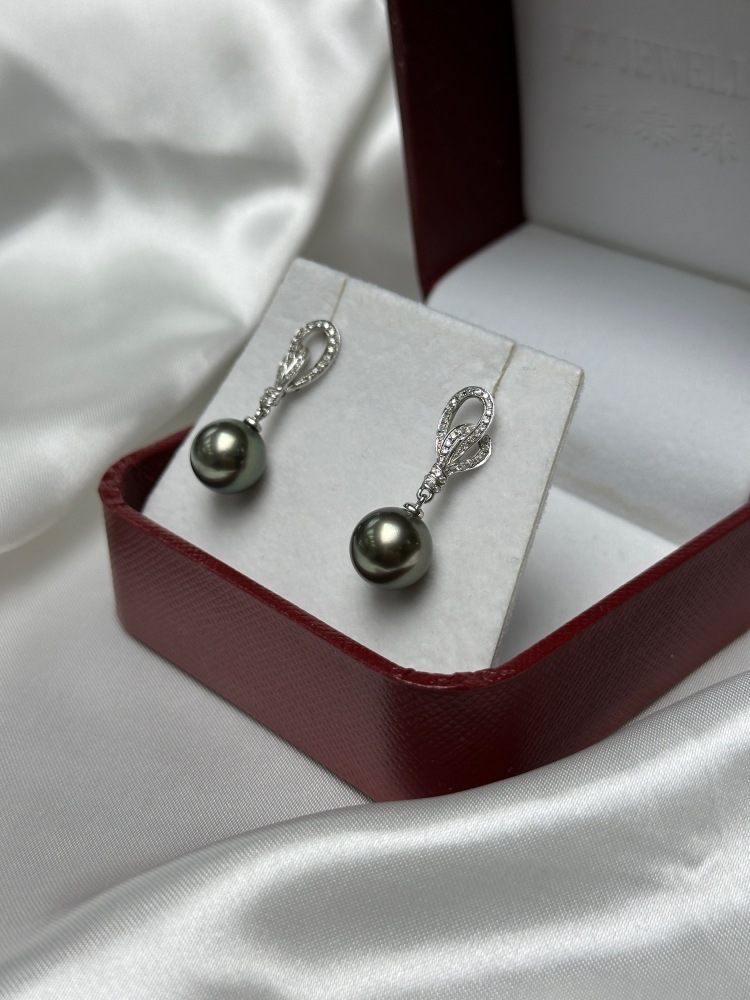 18k Gold 10.5mm Tahitian Black Pearl Stud Earrings