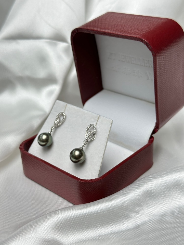 18k Gold 10.5mm Tahitian Black Pearl Stud Earrings