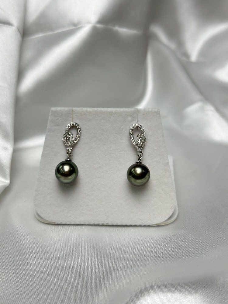 18k Gold 10.5mm Tahitian Black Pearl Stud Earrings