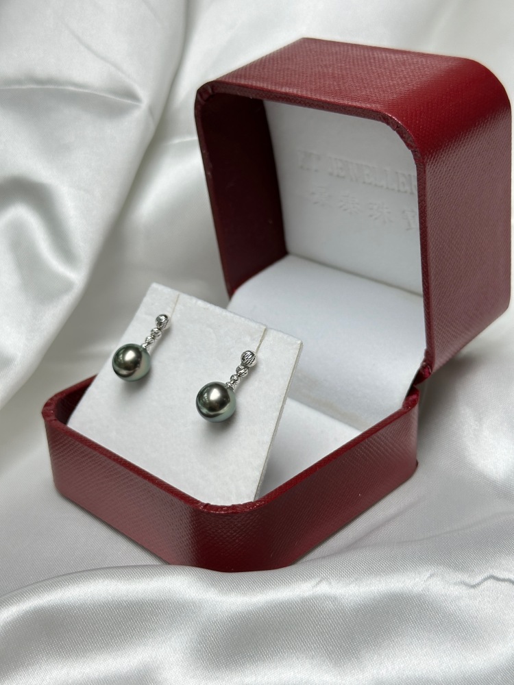 18k Gold 9.4mm Tahitian Black Pearl Stud Earrings