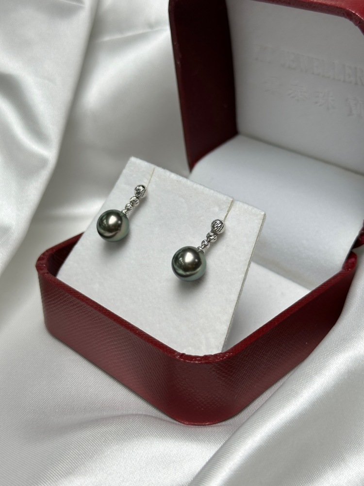 18k Gold 9.4mm Tahitian Black Pearl Stud Earrings