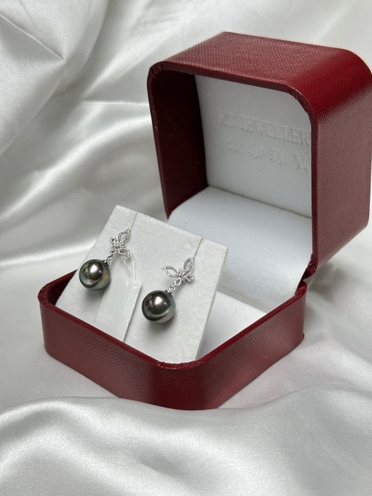 18k Gold 10~11mm Tahitian Black Pearl Stud Earrings