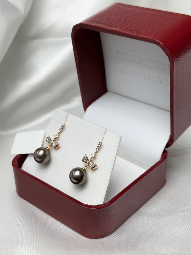 18k Gold 10mm Tahitian Black Pearl Stud Earrings