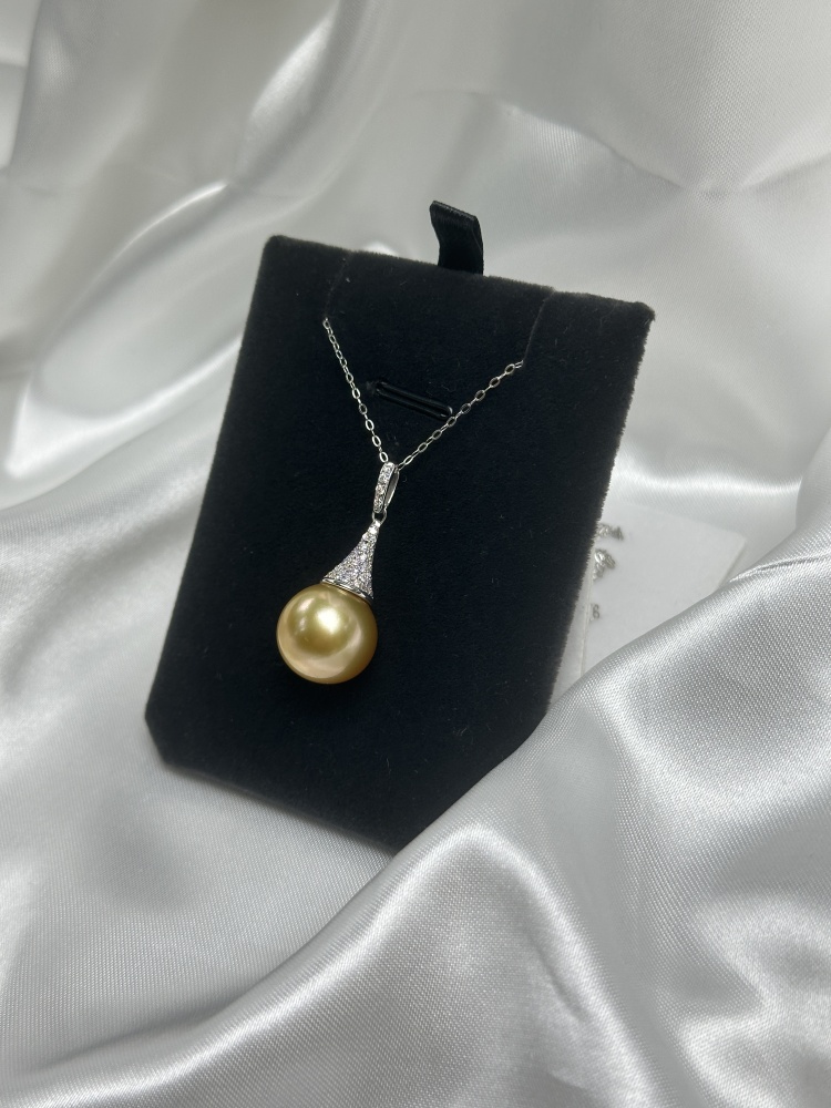 18k Gold 13mm South Sea Pearl Pendant necklace