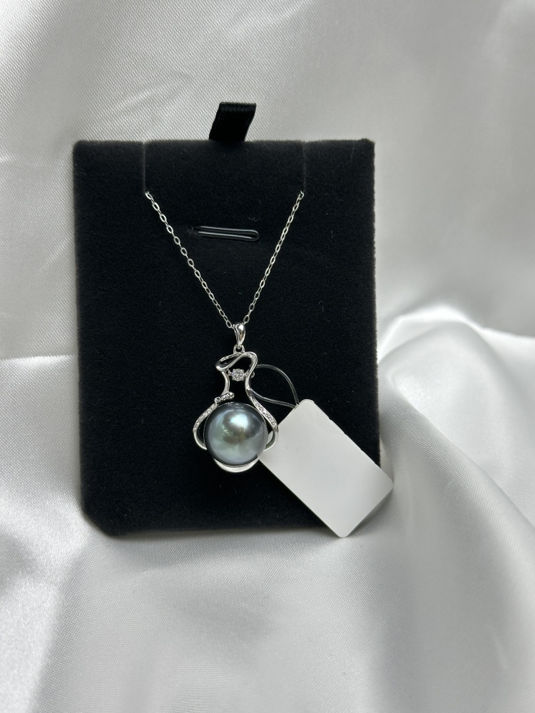 18k Gold 12mm Tahitian Black Pearl Pendant necklace