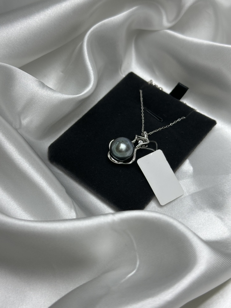18k Gold 12mm Tahitian Black Pearl Pendant necklace