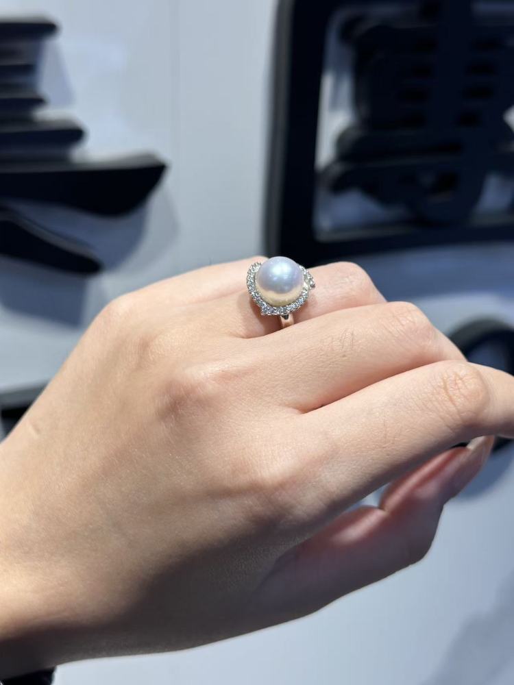 18k Gold 11.2mm Australian South Sea White Pearl Ring