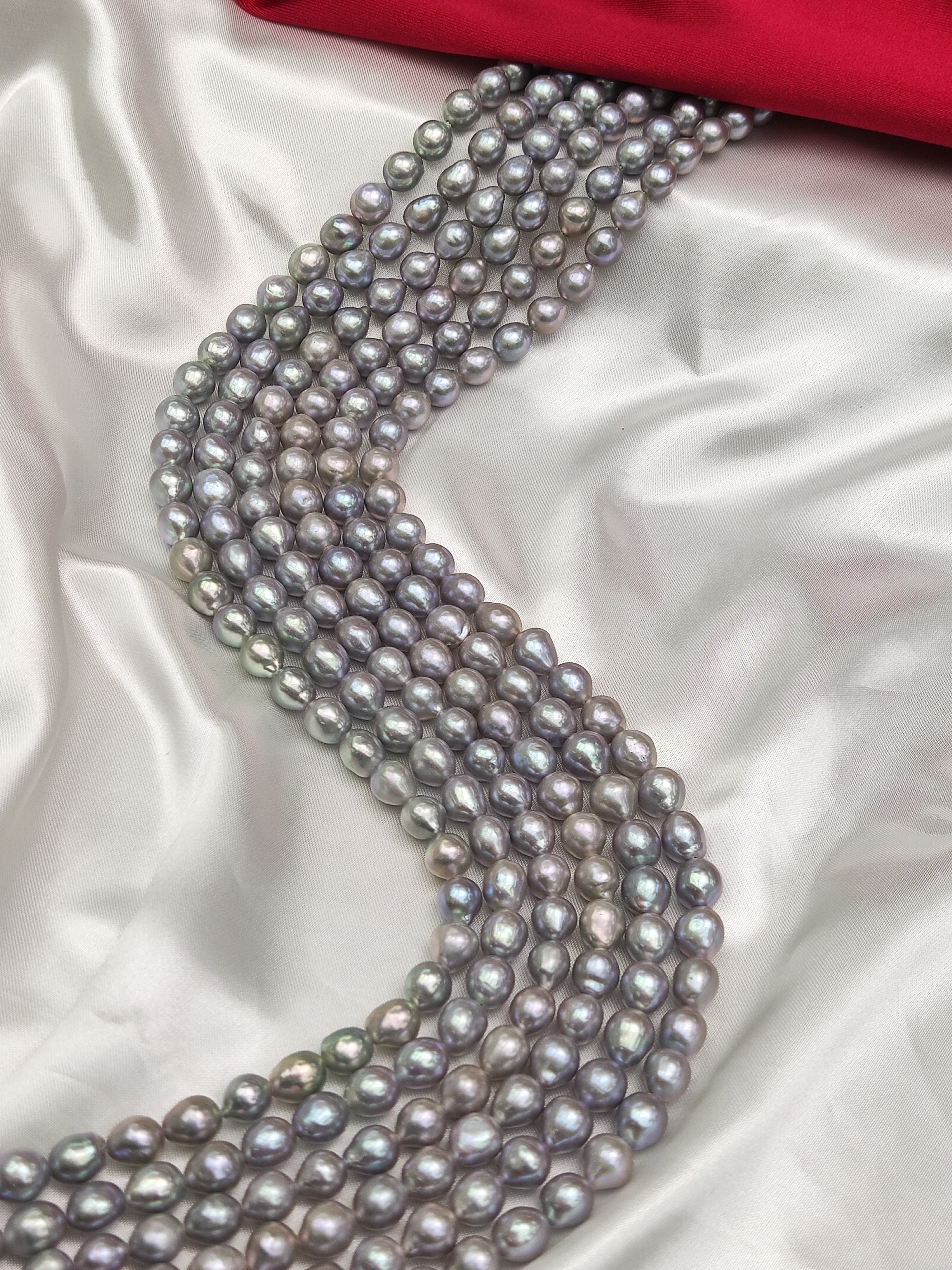Grey White Freshwater Pearl Necklace with 7.5~8.5mm Off-Round Pearls