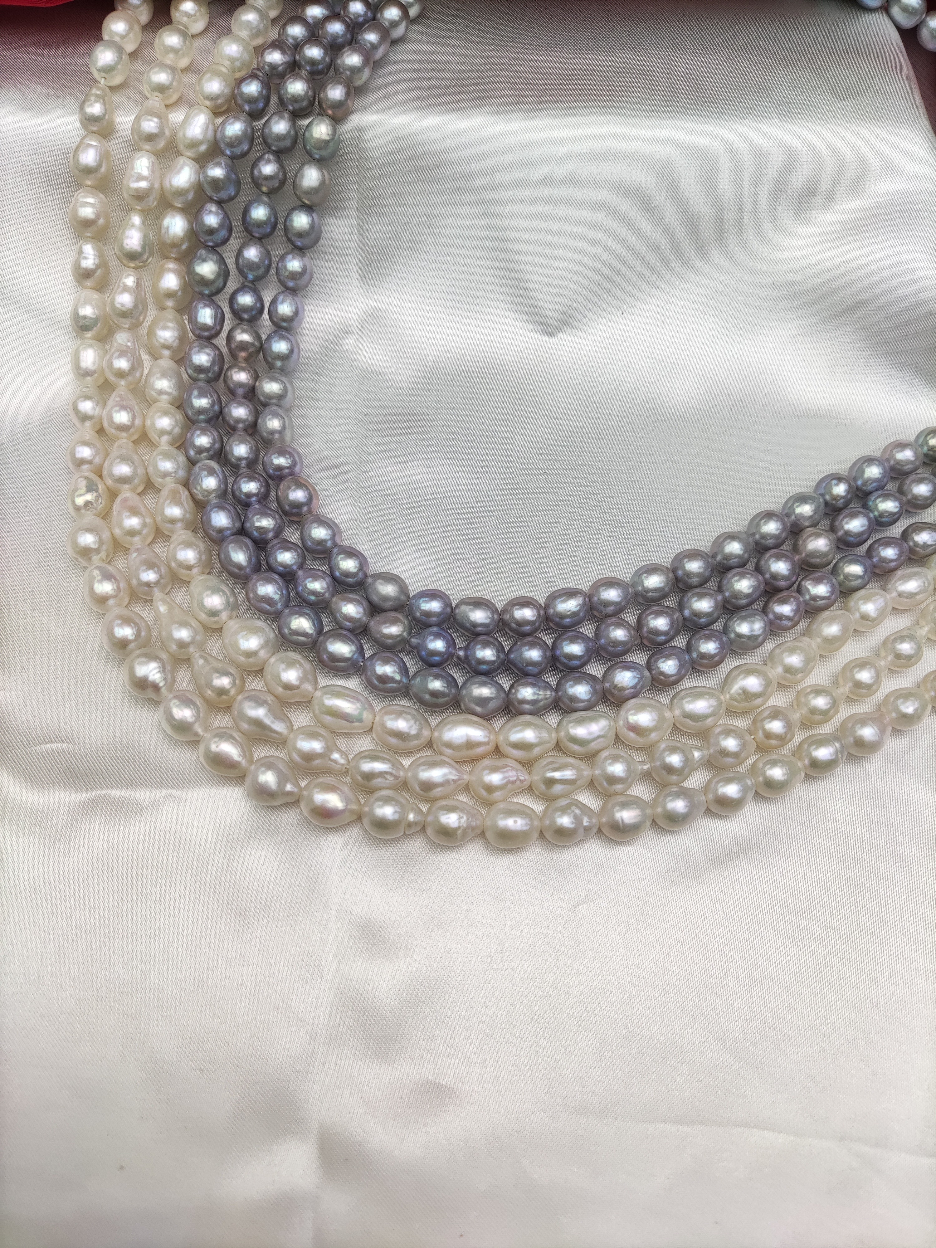 Grey White Freshwater Pearl Necklace with 7.5~8.5mm Off-Round Pearls