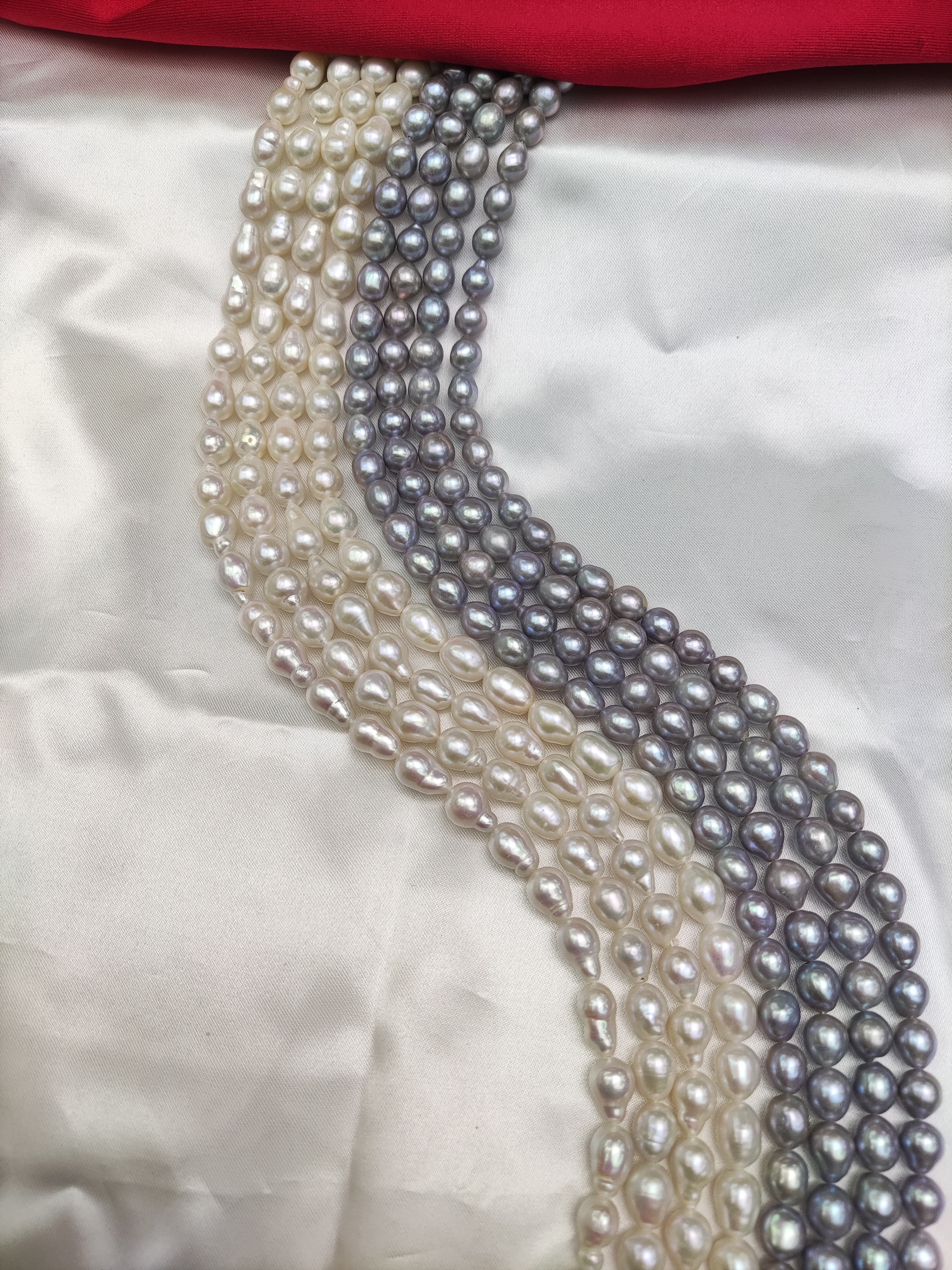 Grey White Freshwater Pearl Necklace with 7.5~8.5mm Off-Round Pearls