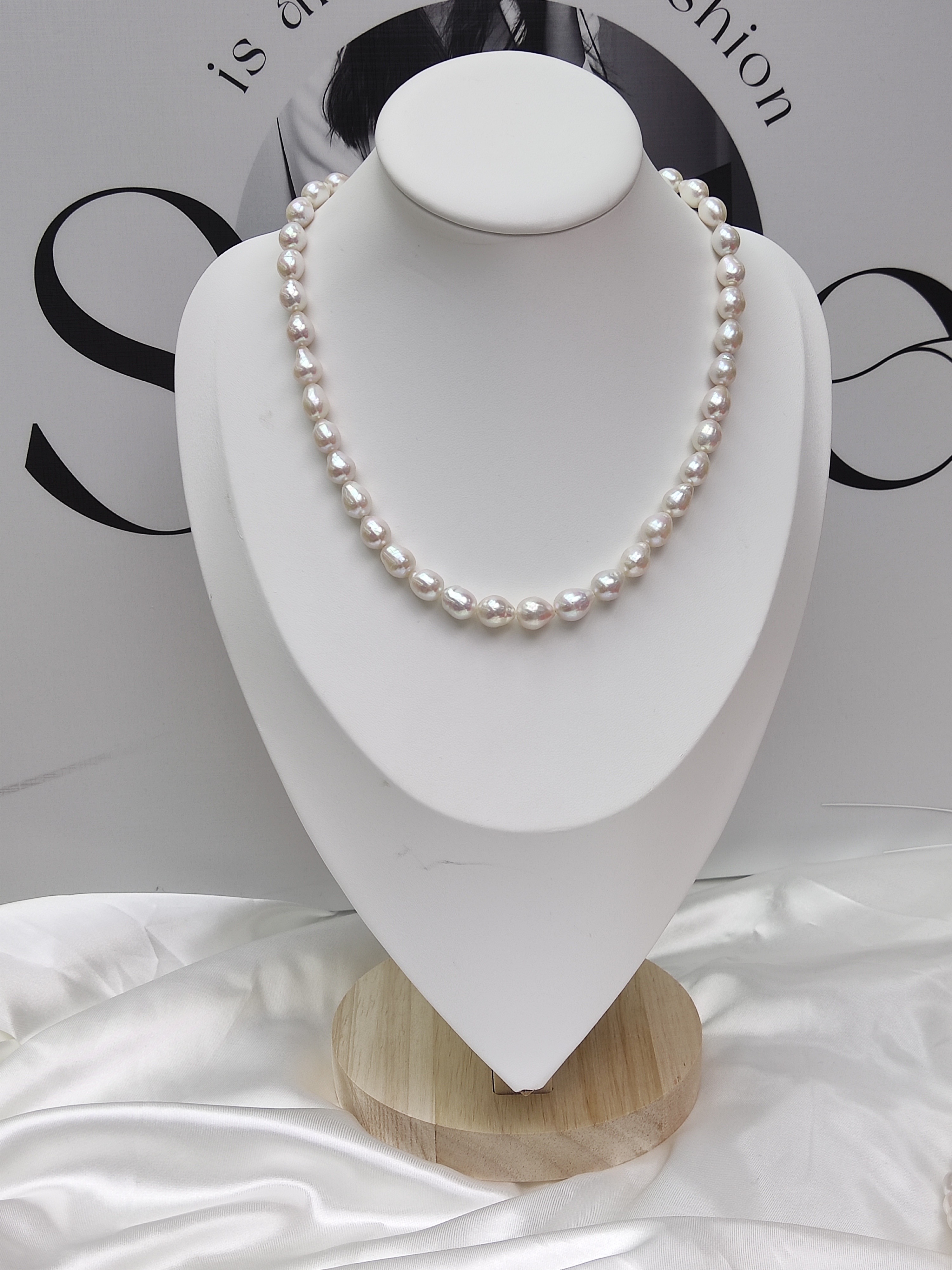 Grey White Freshwater Pearl Necklace with 7.5~8.5mm Off-Round Pearls