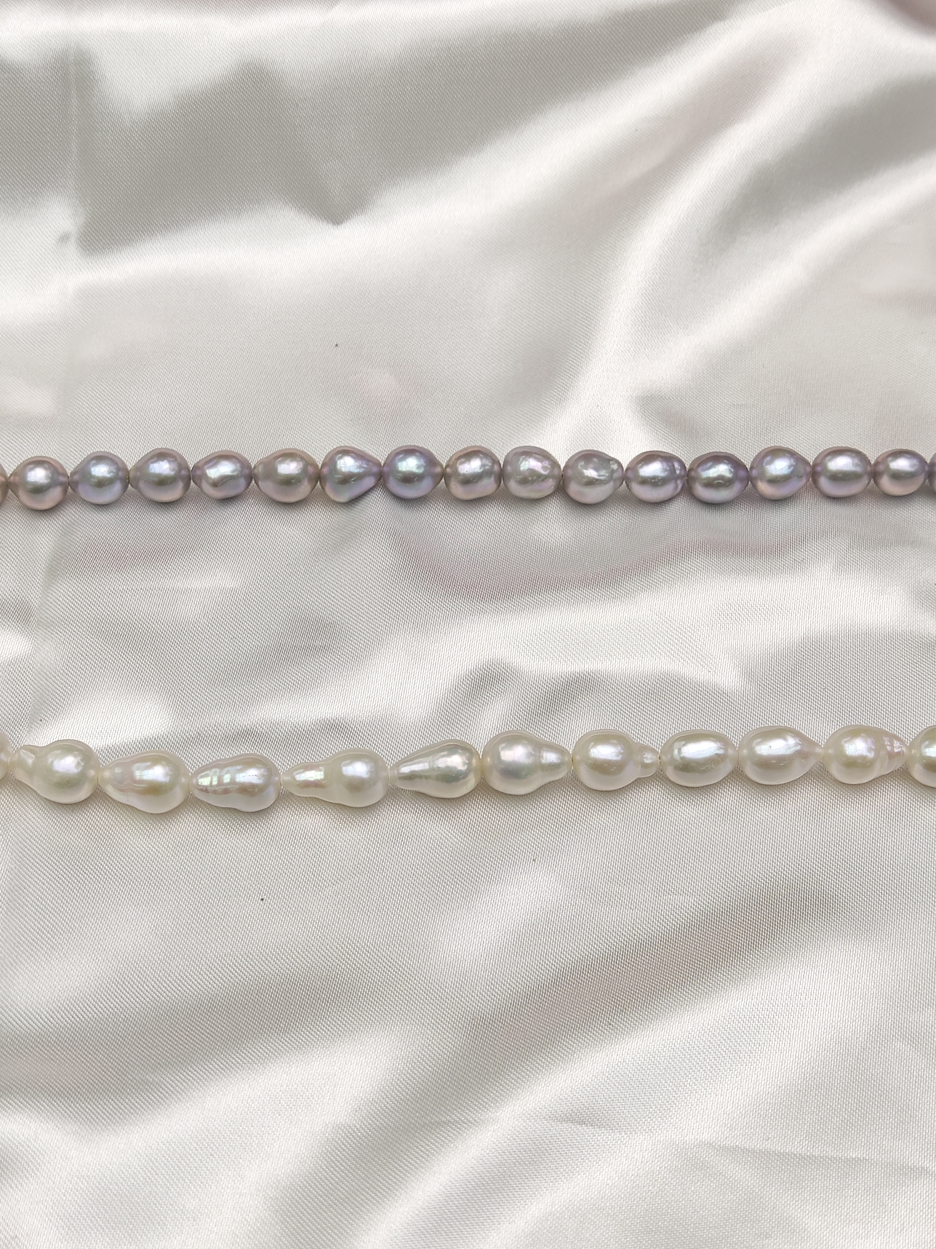 Grey White Freshwater Pearl Necklace with 7.5~8.5mm Off-Round Pearls
