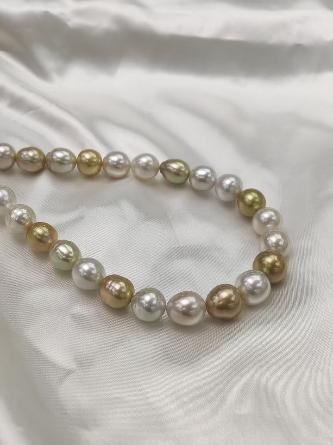 South Sea Golden and White Cultured  Pearl Necklace 11~14mm
