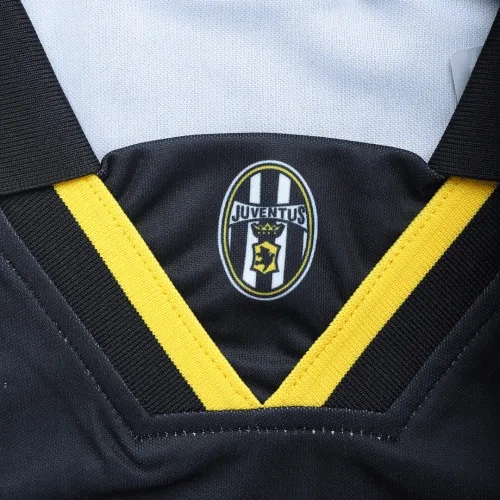 1996-97  Juventus Retro Jersey Away