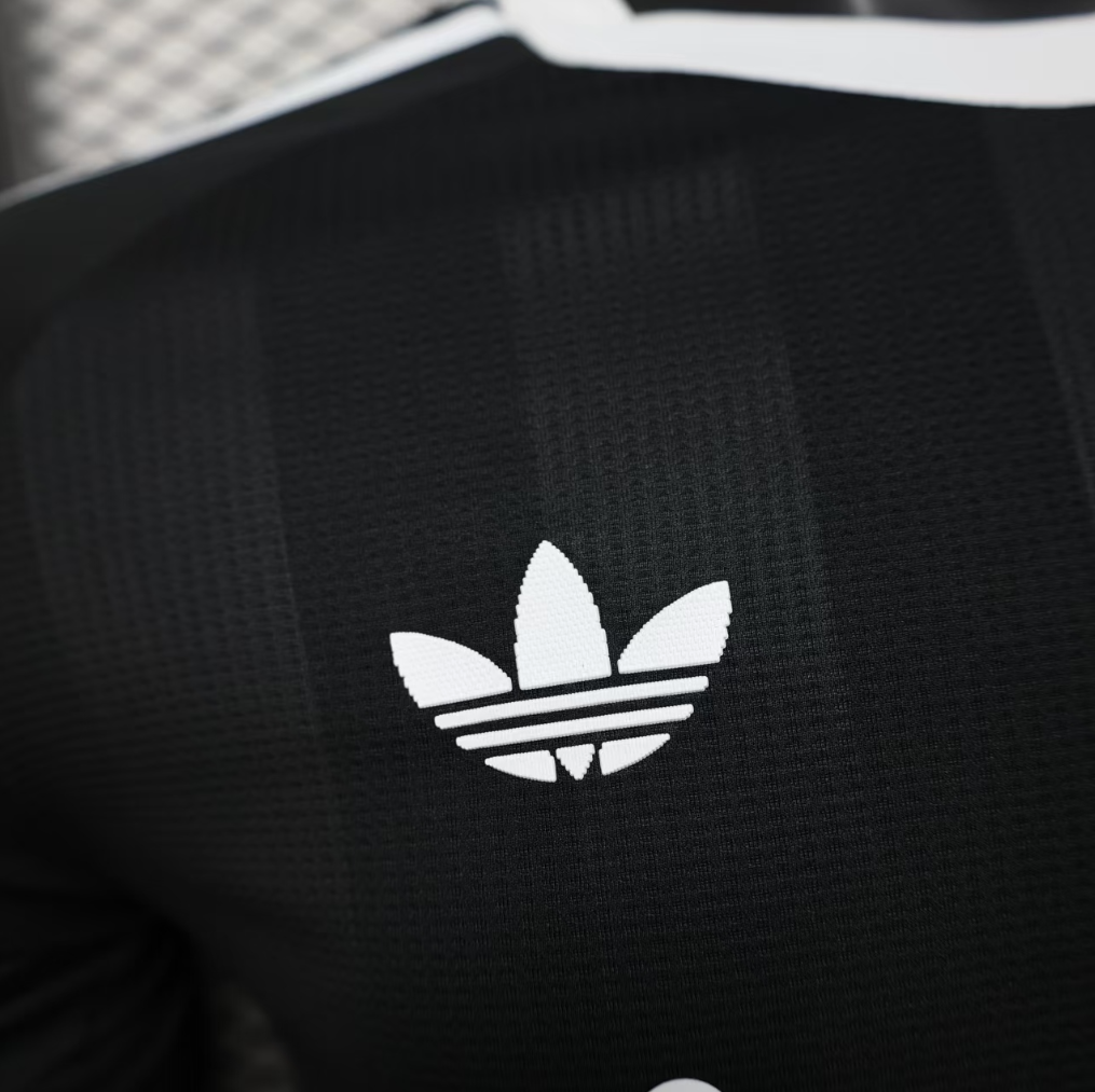 Liverpool Black Goalkeeper Football Shirt 2025-26 Player Edition