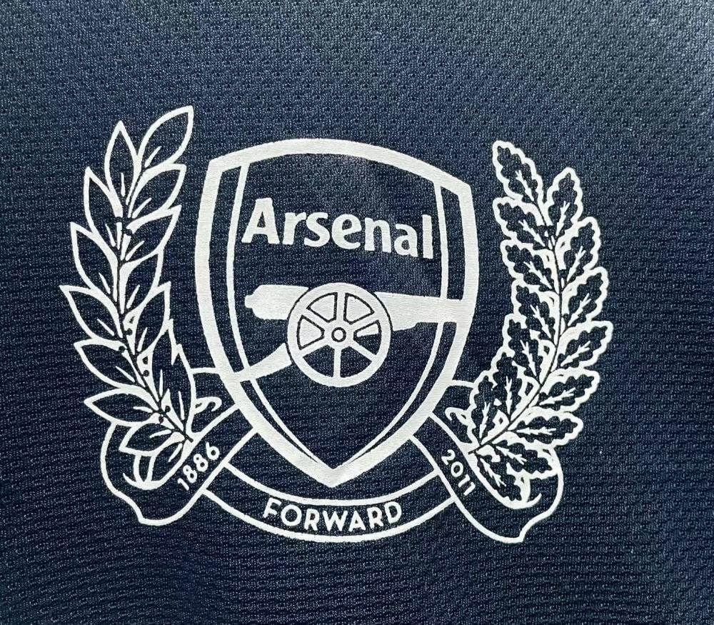 Arsenal Retro  Away Football Shirt 2011/2012