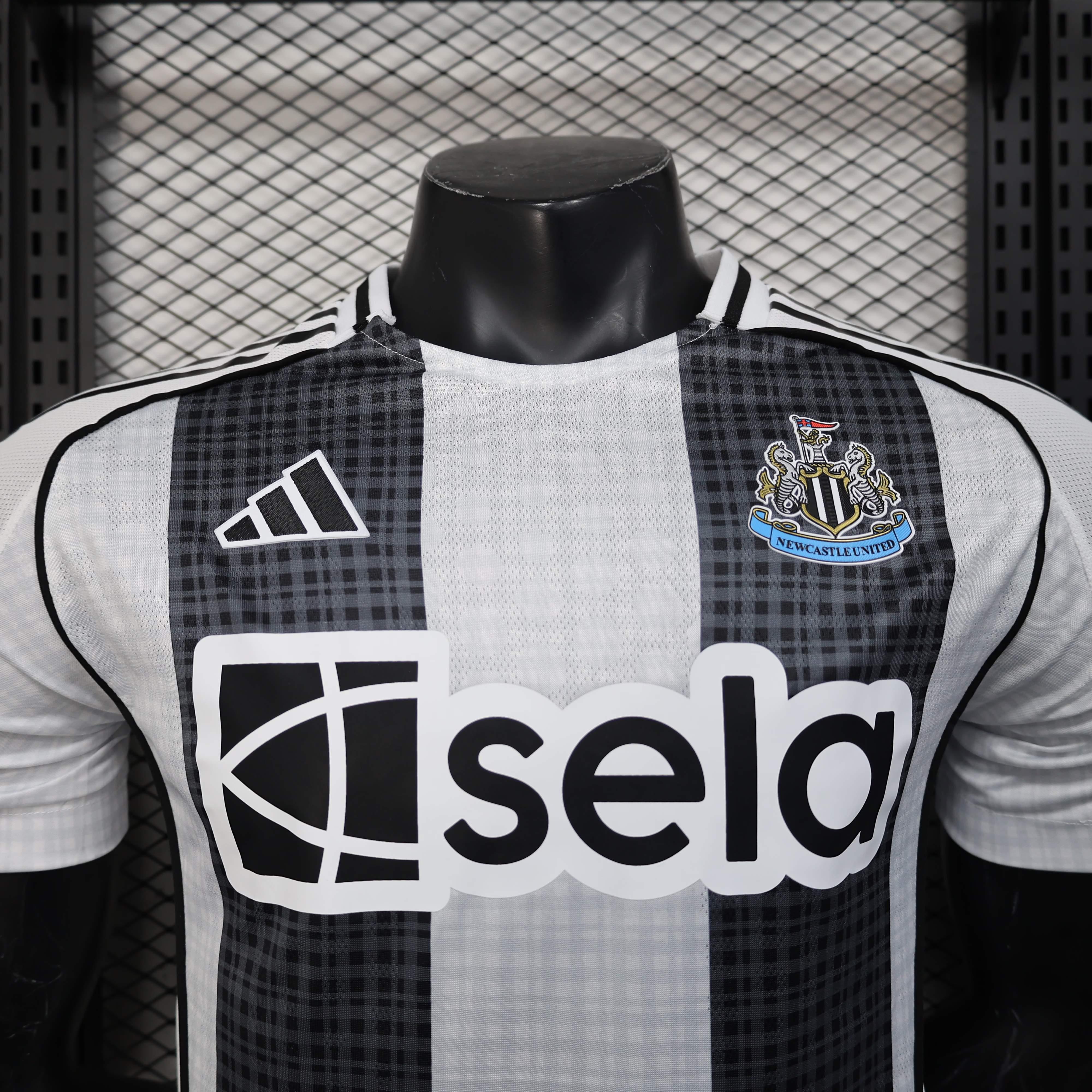 Newcastle United Shirt Home Jersey Player Version 25-26