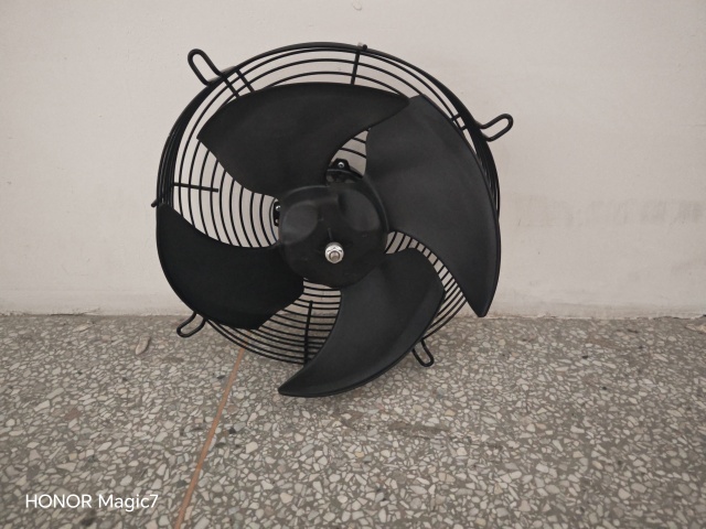 Internal rotor axial fan 300
