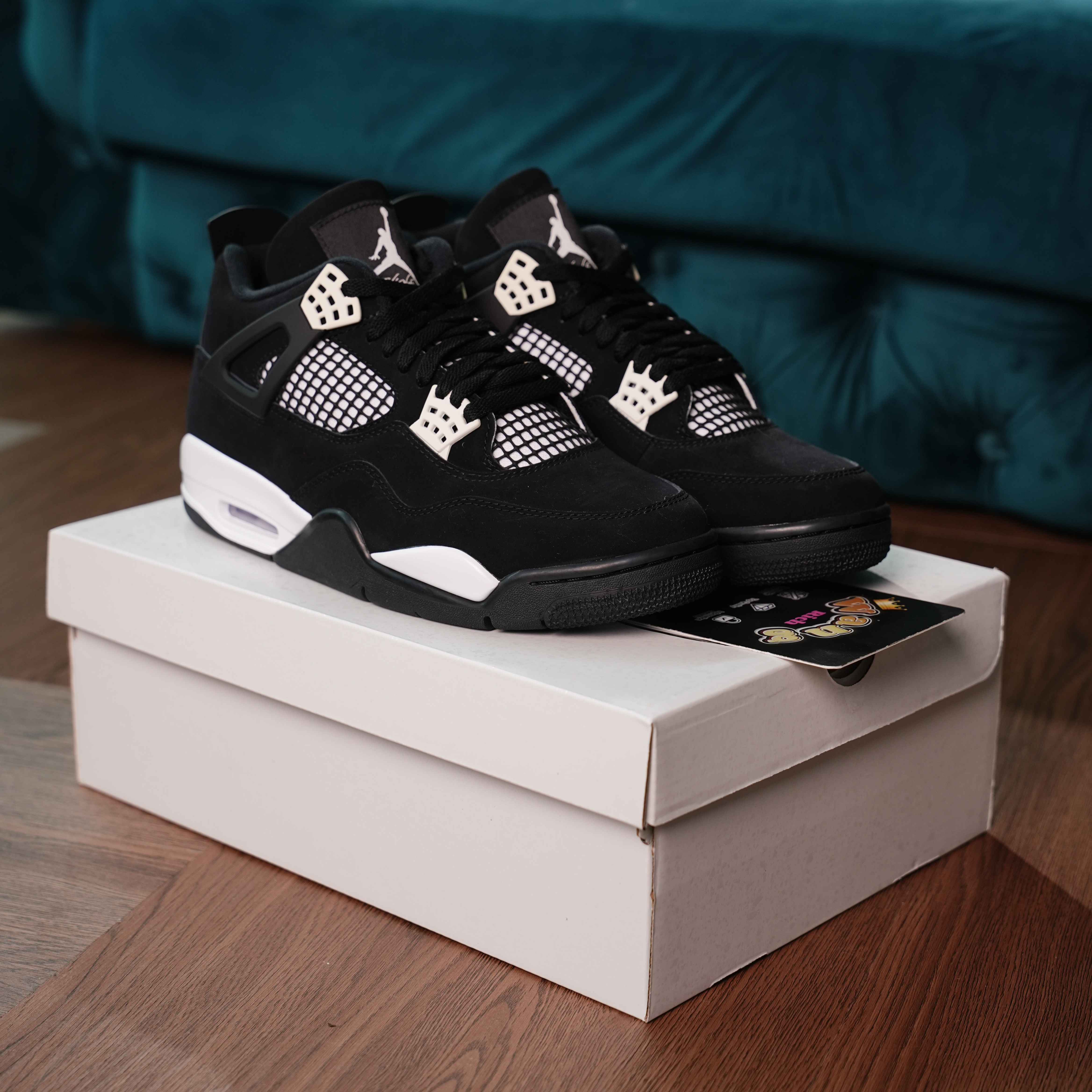 Air Jordan 4 White Thunder
