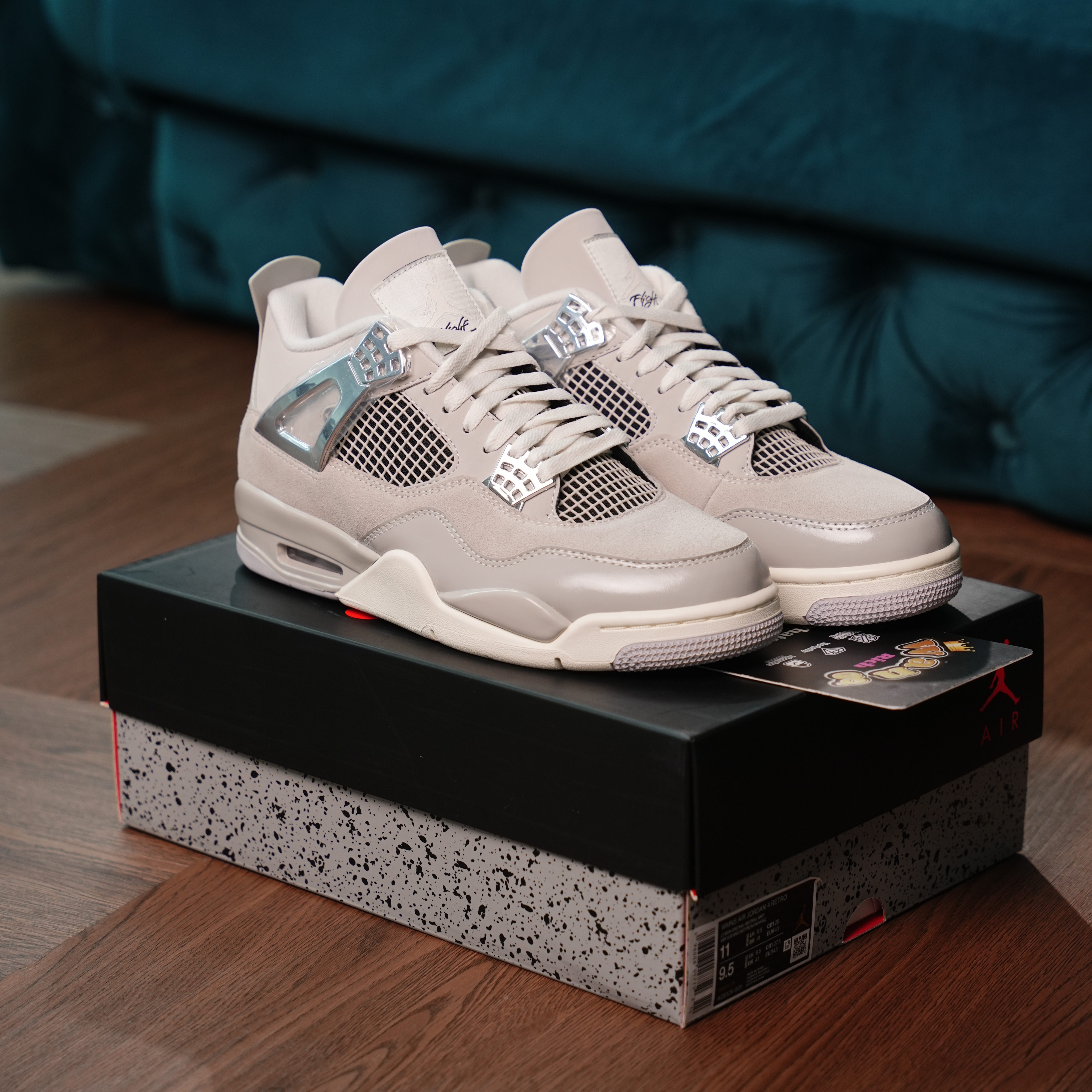 Air Jordan 4 WMNS Frozen Moments